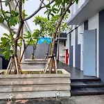 Homey And Cozy Studio Apartment At Elvis Tower By Travelio